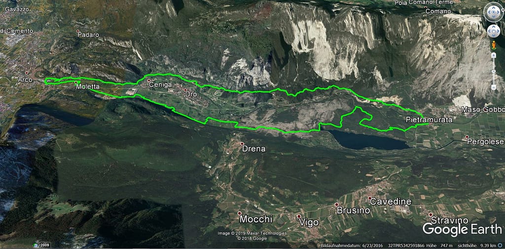 Die Mountainbiketour "Biotopo Marocche di Dro" eingezeichnet in einer 3D Ansicht vom Gardasee