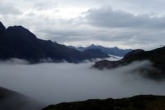 Nebel-liegt-im-Tal