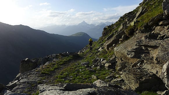 Ein fahrbarer Weg beim Schweizcross oberhalb des Nanztal